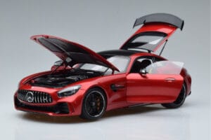 Mercedes AMG GT R C190 Rojo Cardinal AUTOart 1:18 76331 Metal - imagen 2 de 7