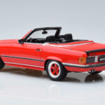 Mercedes AMG SL500 R107 Rojo Otto 1:18 - image 5 of 6
