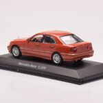 Mercedes C-Class W202 C220 Naranja Metálico Dealer Edition Minichamps 1:43 - image 3 of 4