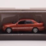 Mercedes C-Class W202 C220 Naranja Metálico Dealer Edition Minichamps 1:43 - image 4 of 4