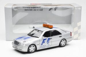 Mercedes C-Class W202 AMG Medical Car F1 1997 UT Models 1:18 26106 Metal - imagen 6 de 6