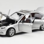 Mercedes C-Class W204 Avantgarde Plata AUTOart 1:18 B66962368 - image 2 of 8