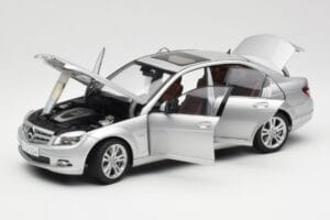 Mercedes C-Class W204 Avantgarde Plata AUTOart 1:18 B66962368 Metal - imagen 2 de 8