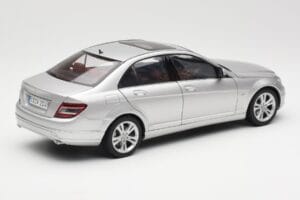 Mercedes C-Class W204 Avantgarde Plata AUTOart 1:18 B66962368 Metal - imagen 3 de 8