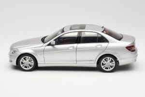 Mercedes C-Class W204 Avantgarde Plata AUTOart 1:18 B66962368 Metal - imagen 4 de 8
