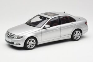 Mercedes C-Class W204 Avantgarde Plata AUTOart 1:18 B66962368