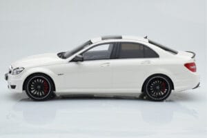 Mercedes C63 AMG W204 Blanco GT Spirit 1:18 GT166 Resina - imagen 3 de 6