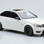 Mercedes C63 AMG W204 Blanco GT Spirit 1:18 - image 4 of 6