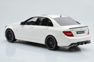 Mercedes C63 AMG W204 Blanco GT Spirit 1:18 GT166 Resina - imagen 5 de 6
