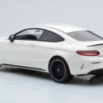 Mercedes C63S AMG C205 Coupé Blanco GT Spirit 1:18 - image 5 of 6