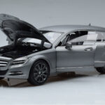 Mercedes CLS Shooting Brake X218 Alanite Gris Norev 1:18 - image 2 of 7
