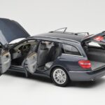 Mercedes E-Class S212 T-Model Tenorit Gris Metalizado Minichamps 1:18 B66962447 - image 5 of 8