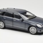 Mercedes E-Class S212 T-Model Tenorit Gris Metalizado Minichamps 1:18 B66962447 - image 6 of 8