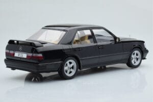 Mercedes E-Class W124 Tuning Negro MCG 1:18 MCG18341 Metal - imagen 2 de 6