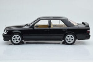 Mercedes E-Class W124 Tuning Negro MCG 1:18 MCG18341 Metal - imagen 3 de 6