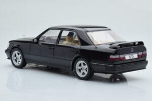 Mercedes E-Class W124 Tuning Negro MCG 1:18 MCG18341 Metal - imagen 5 de 6