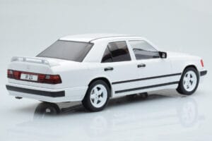 Mercedes E-Class W124 Tuning Blanco MCG 1:18 MCG18343 Metal - imagen 2 de 6