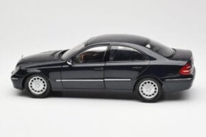 Mercedes E-Class W211 Azul Metalizado Kyosho 1:18 B66962147 Metal - imagen 4 de 8