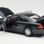Mercedes E-Class W211 Azul Metalizado Kyosho 1:18 B66962147 - image 5 of 8
