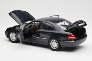 Mercedes E-Class W211 Azul Metalizado Kyosho 1:18 B66962147 Metal - imagen 5 de 8
