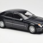 Mercedes E-Class W211 Azul Metalizado Kyosho 1:18 B66962147 - image 6 of 8