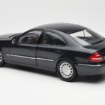 Mercedes E-Class W211 Azul Metalizado Kyosho 1:18 B66962147 - image 7 of 8