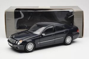 Mercedes E-Class W211 Azul Metalizado Kyosho 1:18 B66962147 Metal - imagen 8 de 8