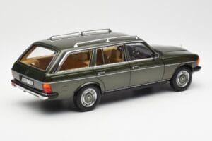 Mercedes 230T W123 T-Model Verde Metalizado Norev 1:18 183730 Metal - imagen 3 de 8