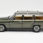 Mercedes 230T W123 T-Model Verde Metalizado Norev 1:18 183730 - image 4 of 8