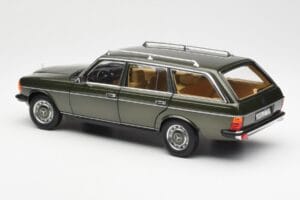 Mercedes 230T W123 T-Model Verde Metalizado Norev 1:18 183730 Metal - imagen 7 de 8