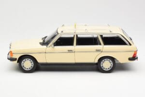 Mercedes 230T W123 T-Model Taxi Norev 1:18 183731 Metal - imagen 4 de 8