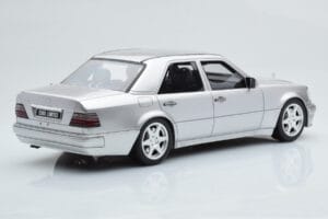 Mercedes E500 W124 Plata Otto 1:18 OT623 Resina - imagen 2 de 6