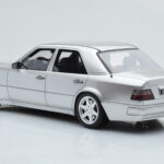 Mercedes E500 W124 Plata Otto 1:18 - image 5 of 6