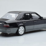 Mercedes E60 AMG W124 Negro Otto 1:18 - image 2 of 6