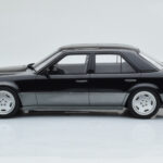 Mercedes E60 AMG W124 Negro Otto 1:18 - image 3 of 6