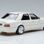 Mercedes E60 AMG W124 Blanco Otto 1:18 - image 2 of 6