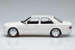 Mercedes E60 AMG W124 Blanco Otto 1:18 B66040640 Resina - imagen 3 de 6