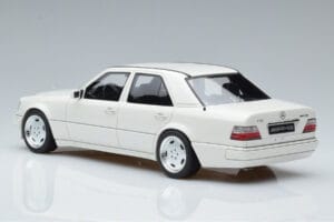 Mercedes E60 AMG W124 Blanco Otto 1:18 B66040640 Resina - imagen 5 de 6