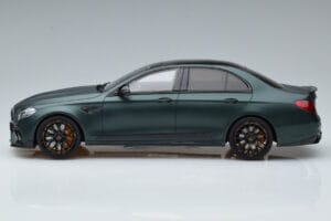 Mercedes E63 AMG Brabus 800 W213 Verde GT Spirit 1:18 GT208 Resina - imagen 3 de 6
