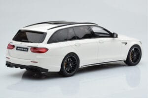 Mercedes AMG E63 S S213 T-Model Blanco GT Spirit 1:18 GT795 Resina - imagen 2 de 6