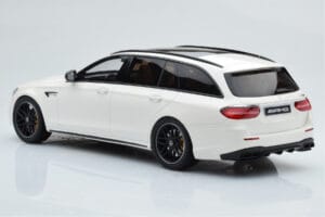 Mercedes AMG E63 S S213 T-Model Blanco GT Spirit 1:18 GT795 Resina - imagen 5 de 6