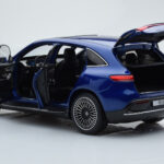 Mercedes EQC 400 Brilliant Azul NZG 1:18 - image 7 of 8