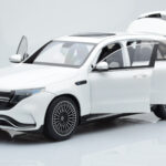 Mercedes EQC 400 Diamond Blanco NZG 1:18 - image 2 of 8