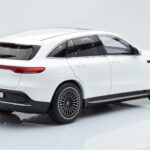 Mercedes EQC 400 Diamond Blanco NZG 1:18 - image 3 of 8