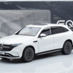 Mercedes EQC 400 Diamond Blanco NZG 1:18 - image 8 of 8