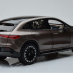 Mercedes EQE SUV X294 AMG Line Velvet Marrón NZG 1:18 - image 3 of 8
