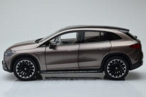 Mercedes EQE SUV X294 AMG Line Velvet Marrón NZG 1:18 B66960836 Metal - imagen 4 de 8
