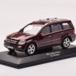 Mercedes GL X164 Cornalina Rojo Minichamps 1:43 - image 2 of 4