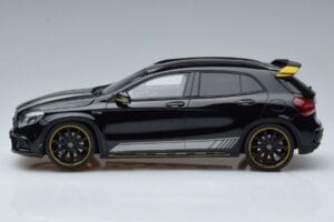 Mercedes AMG GLA45 X156 Amarillo Night Edition GT Spirit 1:18 B66960469 Resina - imagen 3 de 6