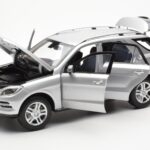 Mercedes M-Class W166 Iridium Plata Metalizado Minichamps 1:18 B66960064 - image 2 of 8